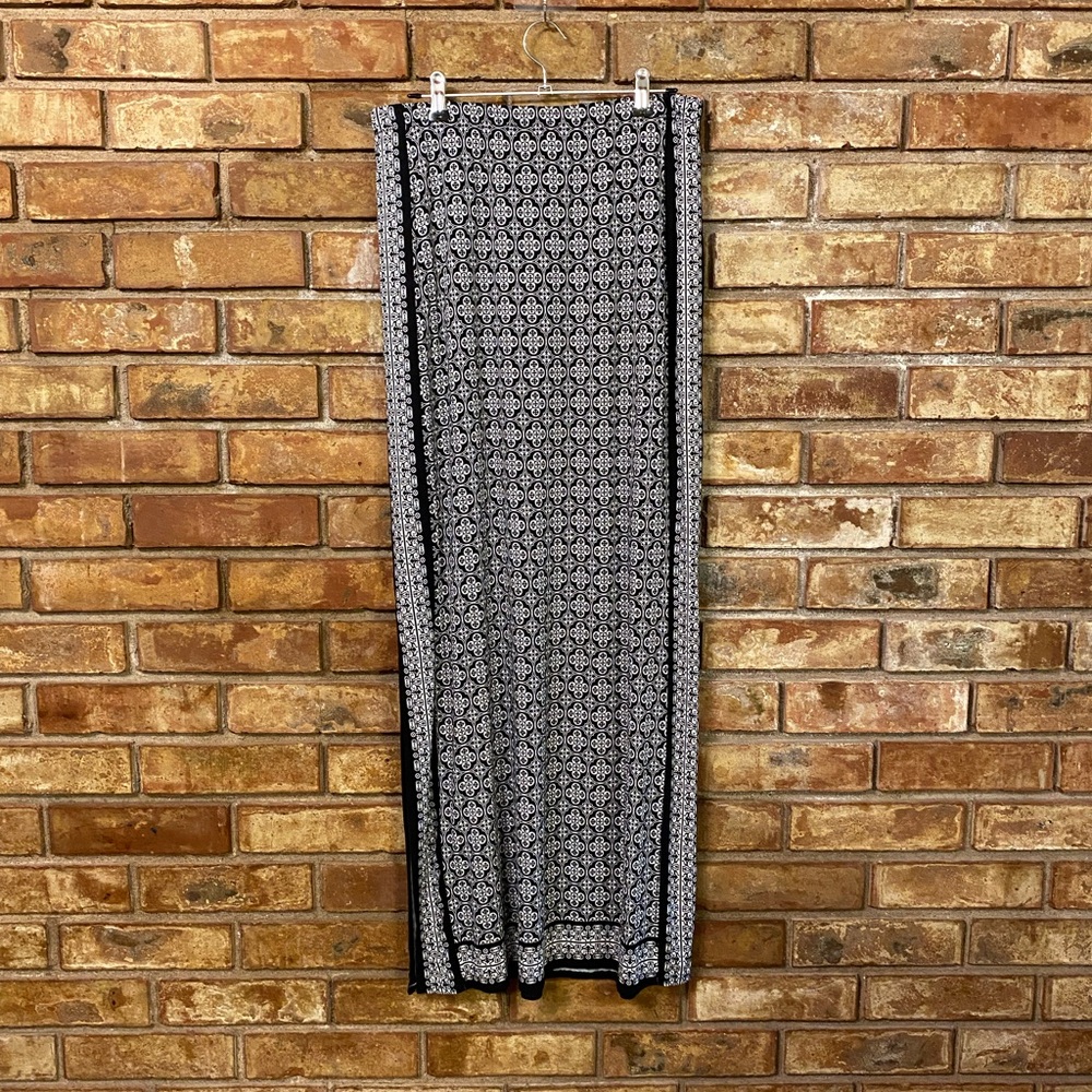 Max Studio Black and White Maxi Skirt